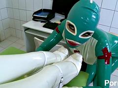 Большие сиськи, Британки, Ноги, Фетиш, Лизание, Милф, Сиськи, Униформа