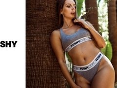 Culo grande, Linda, Estilo perrito, Tetas naturales, Al aire libre, Piscina, Adolescente, Tetas