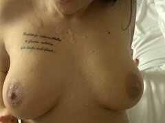 Gros cul, Gros seins, Sucer une bite, Brunette brune, Plantureuse, En levrette, Maigrichonne, Adolescente