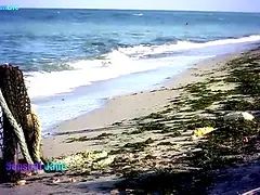 Plage, Gros seins, Brunette brune, Doigter, Masturbation, Piercing, Roumaine, Solo