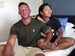 Asiatisch, Grosser schwanz, Blasen, Kehlenfick, Interrassisch, Reif, Muskel, Jungendliche (18+)