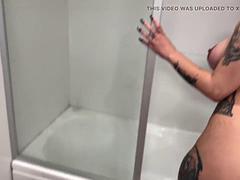 Amateur, Mamada, Pareja, Latina, Lesbiana, Público, Tatuaje, Adolescente