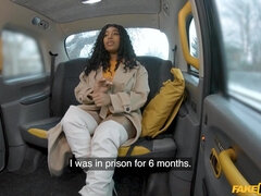 Enthousiasteling, Grote kont, Blond, Pijpbeurt, Auto, Interraciaal, Latijnse vrouw, Tieten likken