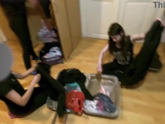 Amateur, Brunette brune, Poupée, Famille, Le plan cul à quatre, Fait maison, Orgie, Plan cul à trois