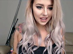 ぽっちゃり, デカ尻, ブロンド, フェラチオ, ディルド, タトゥー, バイブレーター