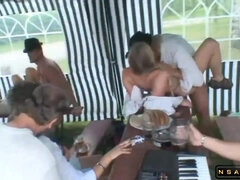 Arsch, Grosse titten, Blasen, Spermaladung, Deutsch, Hardcore, Party, Pissen