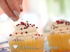 Gros seins, Sucer une bite, Plantureuse, Éjaculation interne, Queue, En levrette, Hard, Mère que j'aimerais baiser