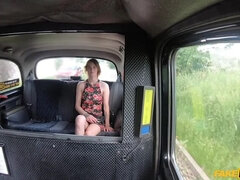 車, 中出し, カワイイ, 公共, 赤毛, 馬乗り, 剃毛, ガリガリ