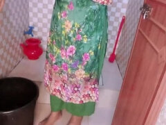 18 años, Cunnilingus, Cuarto de baño, Tetas grandes, Pareja, Penetracion con dedos, Indio, Esposa