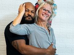 18 jaar, Enthousiasteling, Brillen, Interraciaal, Rijpe lesbienne, Realiteit, Ruw, Mager