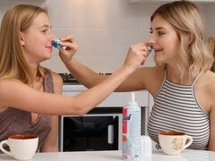 Arsch, Blondine, Fingern, Küssen, Lesbisch, Lecken, Muschi, Jungendliche (18+)