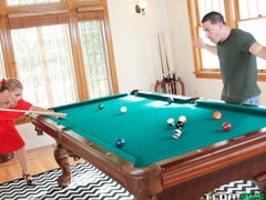 Blonde, Sucer une bite, En levrette, Robe, Branlette thaïlandaise, Léchez, Mère que j'aimerais baiser, Rasée