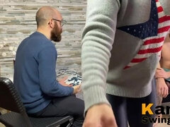 フェラチオ, カップル, 毛深い, 手コキする, 旦那, オナニー, スインガー, 妻