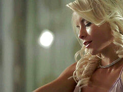 ブロンド, フェラチオ, 着衣女と全裸男, イく瞬間, 手コキする