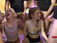 Anal, Nana, Gros seins, Brunette brune, Queue, Mère que j'aimerais baiser, Adolescente, Branlette espagnole