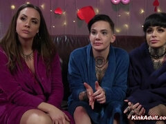 Arsch, Braunhaarige, Domination, Weibliche domination, Lesbisch, Lingerie, Sklave, Flotter dreier