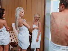 Lécher le cul, Blonde, En levrette, Groupe, Branlette thaïlandaise, Orgie, Sauna, Maigrichonne