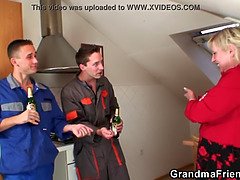 美人, ブロンド, 茶髪の, エロ熟女, イマラチオ, 手コキする, 淫乱熟女, 母