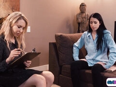 Mamada, Morena, Tetona, Rostro sentado, Lesbiana, Masturbación, Chupando, Tetas