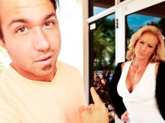 Culo grande, Verga grande, Tetas grandes, Rubia, Mamada, Estilo perrito, Madres para coger, Medias largas