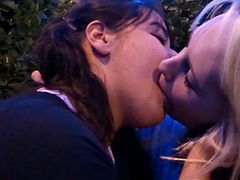 Amateur, Nana, Blonde, Interracial, Embrassement, Lesbienne