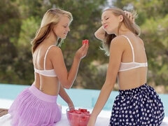 Blond, Hd, Lesbisch, Masturbatie, Kut duiken, Russisch, Tiener, Tieten likken