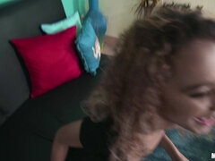 Bad, Grosser schwanz, Braunhaarige, Masturbation, Im freien, Piercing, Muschi, Kurzes haar
