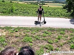 Grosser schwanz, Grosse titten, Blasen, Geile alte tussi, Reif, Monster, Flotter dreier, Titten