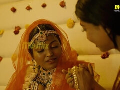 Asiatique, Plantureuse, Indienne, Embrassement, Lingerie, Masturbation, Petite femme, Nénés