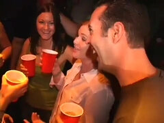 Braunhaarige, Schwarz, Hardcore, Öffentlich, Jungendliche (18+), Titten