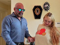 Leie, Grosse titten, Blondine, Blasen, Freund, Spermaladung, Milf, Tätowierung