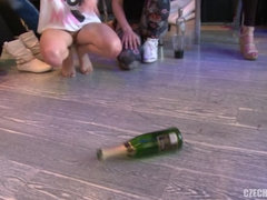 Belleza, Rubia, Morena, Checa, Lamidas, Pelirrojo, Cabello corto, Intercambio de parejas