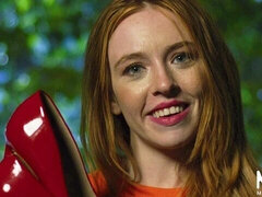 18 ans, Gros cul, Grosse bite, Sucer une bite, En levrette, Seins naturels, Adolescente, Nénés