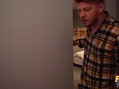 Slaapkamer, Tsjechisch, Sperma in gezicht, 1 man 2 vrouwen, Natuurlijke tieten, Kut duiken, Trio, Tieten likken