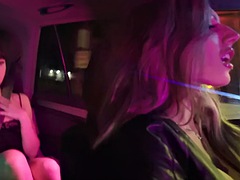 Nana, Gros seins, Branlette thaïlandaise, Mère que j'aimerais baiser, Mamelons, Piercing, Chatte, Transsexuelle