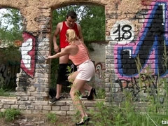 Blondine, Bekleidet, Spermaladung, Hardcore, Natürlich, Nackt, Im freien, Titten