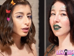 Большая жопа, Большие сиськи, Поцелуи, Лесбиянка, Лизание, Киски, Молоденькие, Сиськи