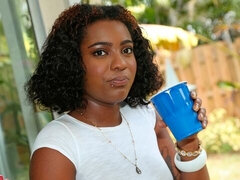 Gros cul, Grosse bite, Gros seins, Sucer une bite, En levrette, Noir ébène, Énorme, Pov