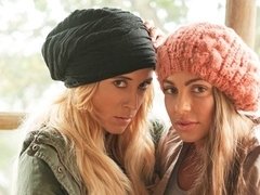 Erstaunlich, Grosse titten, Fingern, Küssen, Lesbisch, Lecken, Masturbation, Entkleiden