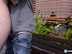 Enthousiasteling, Bruinharig, Sperma in mond, Sperma in gezicht, Hd, Buiten, Pissen, Tiener