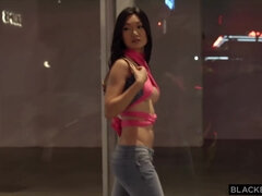Asiatisch, Schwarz, Blasen, Braunhaarige, Kehlenfick, Hundestellung, Lingerie, Ablutschen