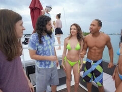 アメリカ人, ビキニ, ブロンド, フェラチオ, ピアス, タトゥー, オッパイの, 濡れ