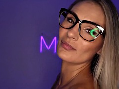 Tussi, Grosser schwanz, Aufs gesicht abspritzen, Hardcore, Milf, Pornostars, Pov