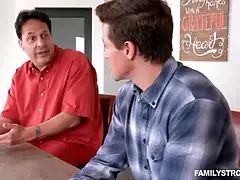 Grosse titten, Betrug, Geile alte tussi, Küche, Milf, Mutti, Monster, Tätowierung