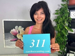 Gros cul, Grosse bite, Gros seins, Sucer une bite, Brunette brune, En levrette, Mère que j'aimerais baiser