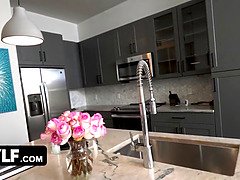 Américain, Sucer une bite, Éjaculer dans la bouche, Tir de sperme, En levrette, Énorme, Piercing, Pov