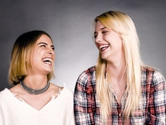 Arschlecken, Blondine, Fingern, Behaart, Küssen, Masturbation, Muschi, Entkleiden