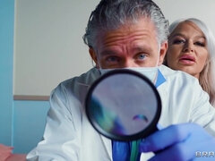 Tetas grandes, Rubia, Mamada, Garganta profunda, Estilo perrito, Sexo duro, Lamidas, Coño