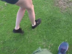 Blond, Vingeren, Handbeurt, Orgasme, Gezichtspunt, Openbaar, Mager, Tieten likken