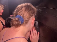 素人, フェラチオ, チン, 女, のぞき穴, 手コキする, 淫乱熟女, 公共